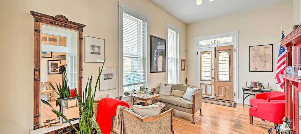 Historic 'watson' Brick House w/ Private Deck!, 丹维尔 — 照片 1