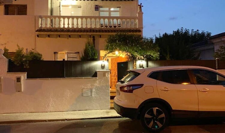 House with 3 Bedrooms in Torredembarra, with Furnished Terrace, 托雷登瓦拉 — 照片 1