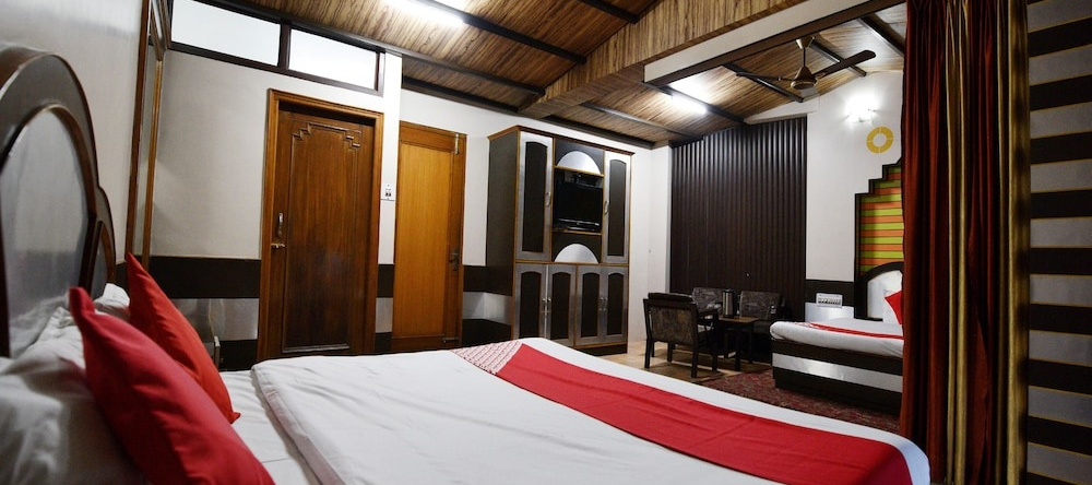 OYO 26909 Hotel Paras, 雷瓦尔萨尔 — 照片 1