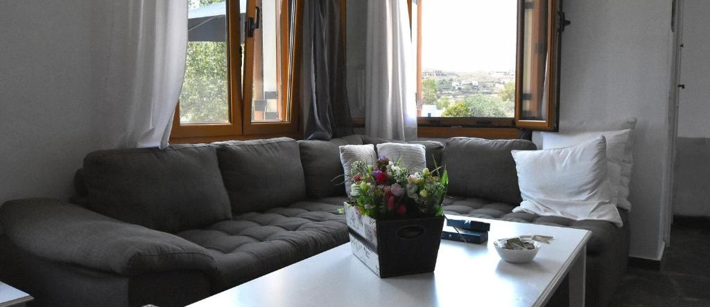 The Garden House only a 2 minute walk from the Picturesque Marine of Vourkari., 沃尔卡里 — 照片 1