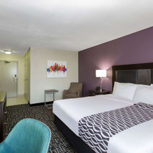 La Quinta Inn & Suites by Wyndham Blue Springs, 布鲁斯普林斯 — 照片 3