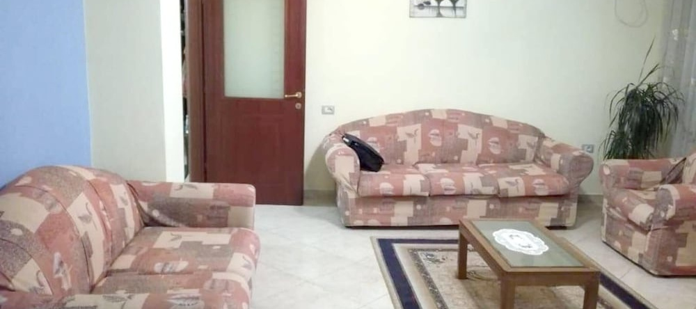 Apartment With 3 Bedrooms in Elbasan, With Wonderful Mountain View, Furnished Balcony and Wifi, 爱尔巴桑 — 照片 1