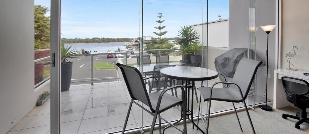 Harbour Views, Lakes Entrance — photo 1