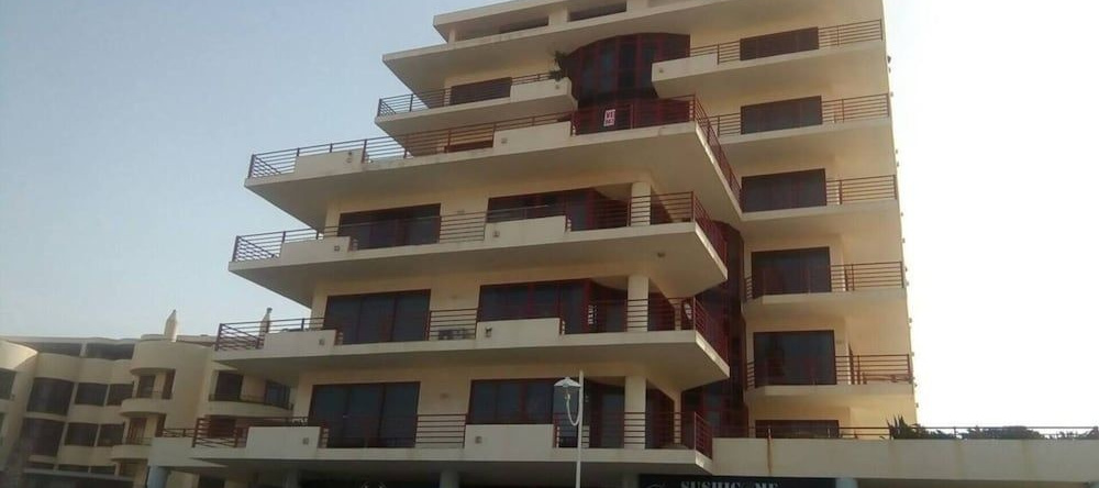 2 Bed Flat - Sleeps 4 - Parking - Wifi, Назаре — фото 1
