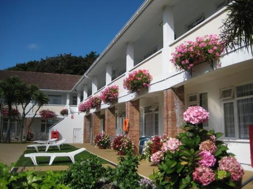 Del Mar Court, St. Martins — photo 1