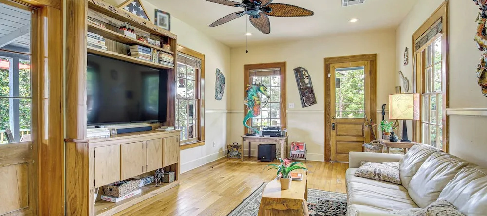 Eclectic Mandeville Home: Walk to Lakefront Park, Mandeville — photo 1