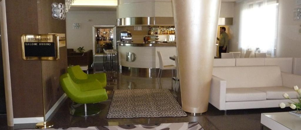 Hotel Desenzano, 代森扎诺-德尔加达 — 照片 1