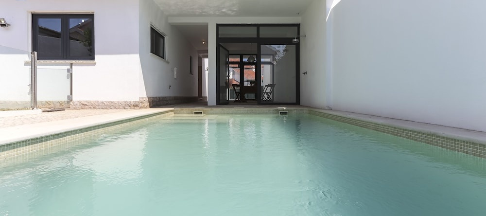 Parede Villa With Pool by Homing, 马萨马和蒙特阿布拉昂 — 照片 1
