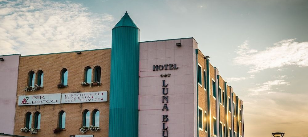 Hotel Luna Blu, Центо — фото 1