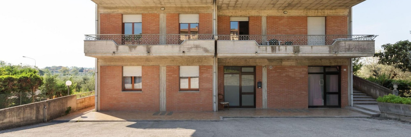 Home in Tuoro sul Trasimeno Near Lago Trasimeno, 托罗苏尔特拉西梅诺 — 照片 1