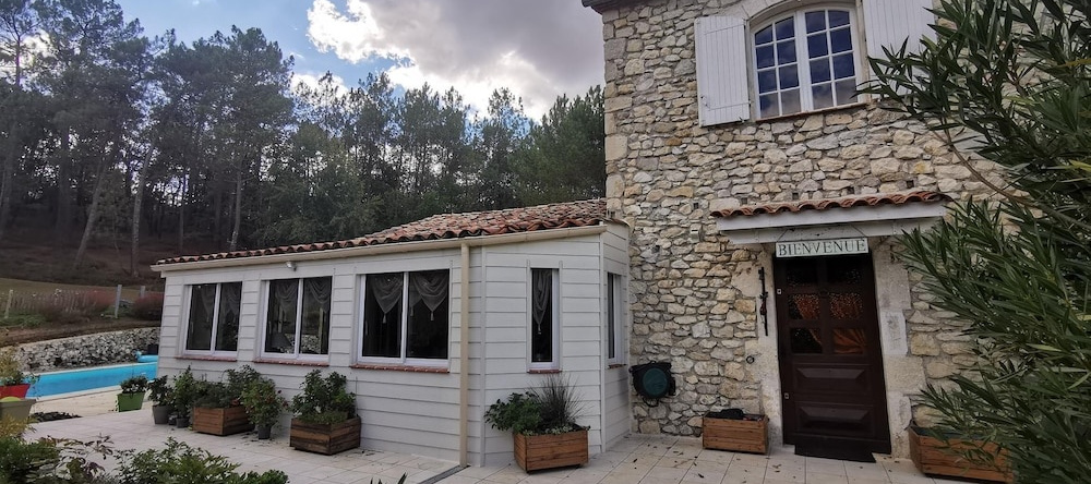 Domaine Des 3 Cyprès Chez Nath & Pat, Фюмель — фото 1