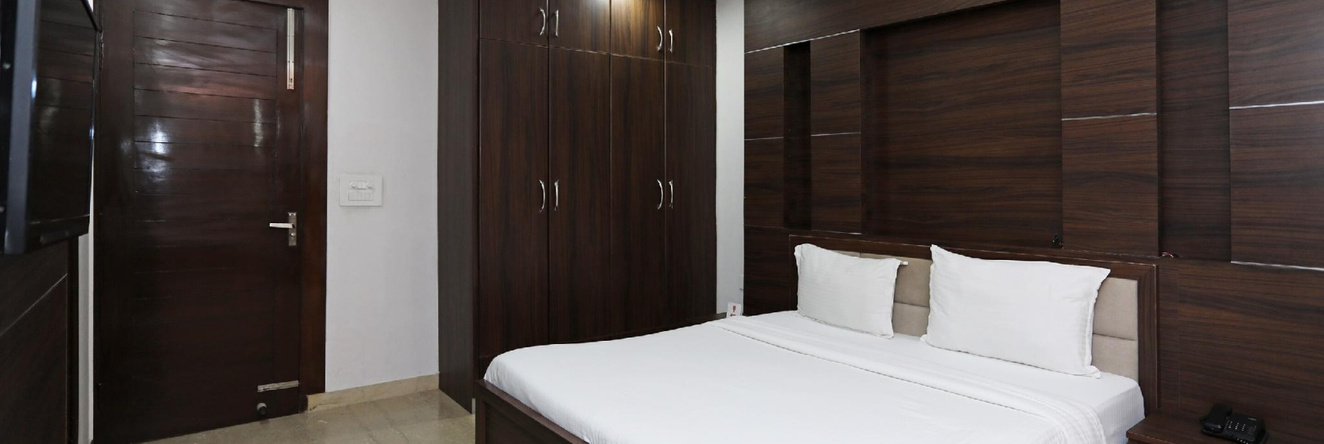 Hotel Pravin Executive by OYO Rooms, 拉图尔 — 照片 1