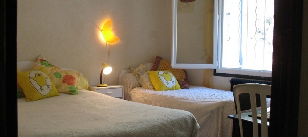 House With 3 Bedrooms in Peyrolles-en-provence, With Wonderful Mountai, 佩罗勒昂普罗旺斯 — 照片 1