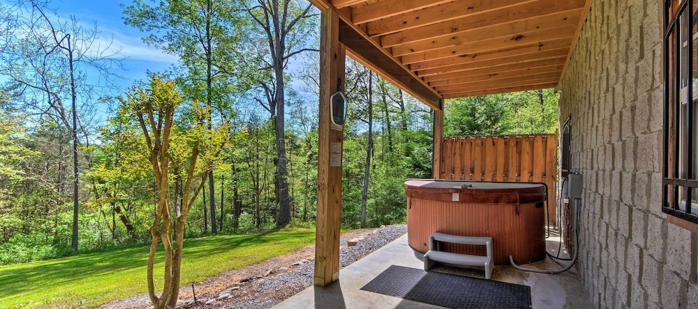 Trenton Cabin w/ Hot Tub - 14 Mi to Lookout Mtn!, 瑞辛福恩 — 照片 1