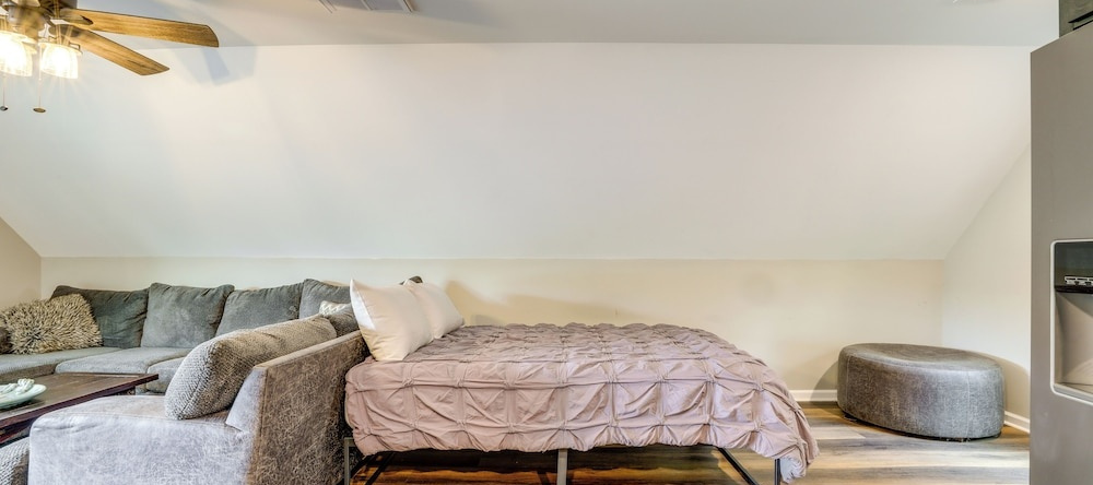 Cozy Covington Studio Rental Near Historic Square!, Ковингтон — фото 1