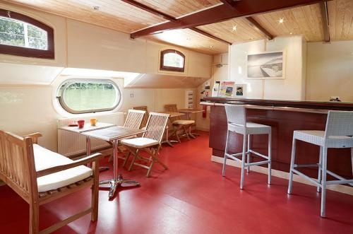 Péniche Daphné, 奥韦尔-苏尔-瓦兹 — 照片 1
