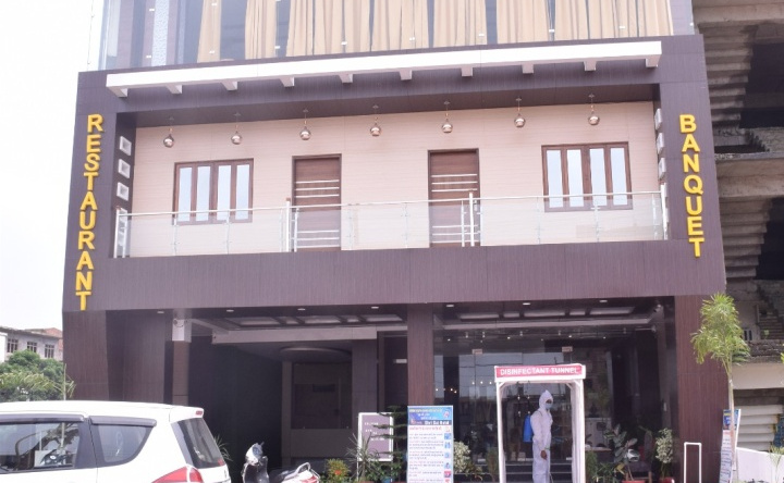 Shri Sai Hotel, 阿扎姆加尔 — 照片 1