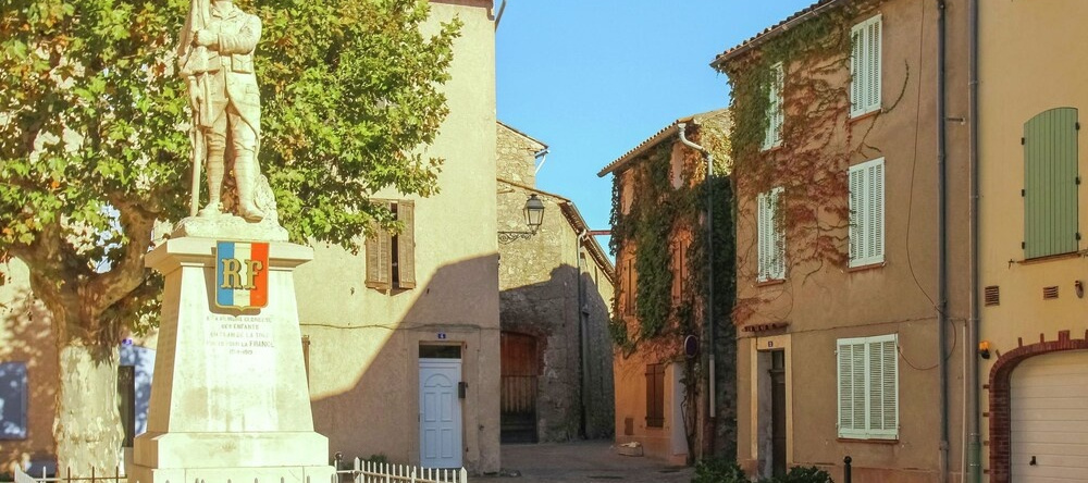 Contemporary villa in Le Plan-de-la-Tour with pool, 普朗德拉图尔 — 照片 1