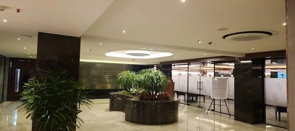 Hotel Tulips Grand, Хидерабад — фото 1