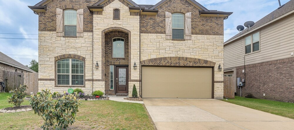 22 Mi to Dtwn Houston: Spacious Baytown Home!, 贝敦 — 照片 1