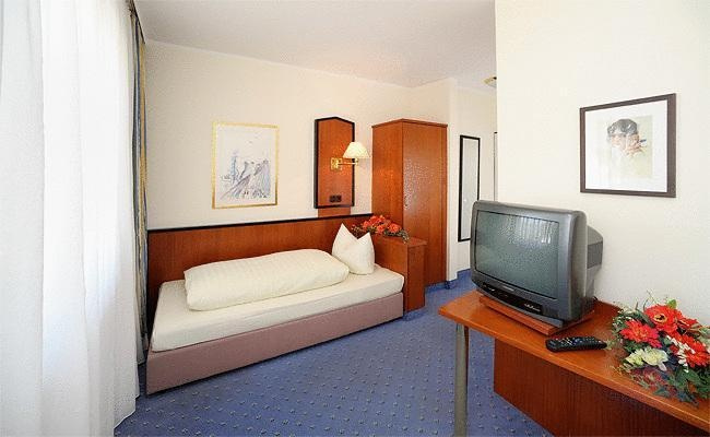Hotel Grasbrunner Hof, Грасбрунн — фото 1