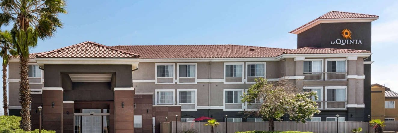 La Quinta Inn & Suites by Wyndham Hesperia Victorville, Hesperia — photo 1