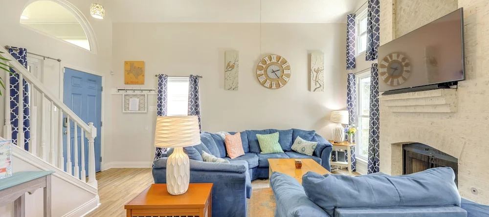 Hot Tub & Game Room: Spacious Live Oak Home!, 莱夫奥克 — 照片 1