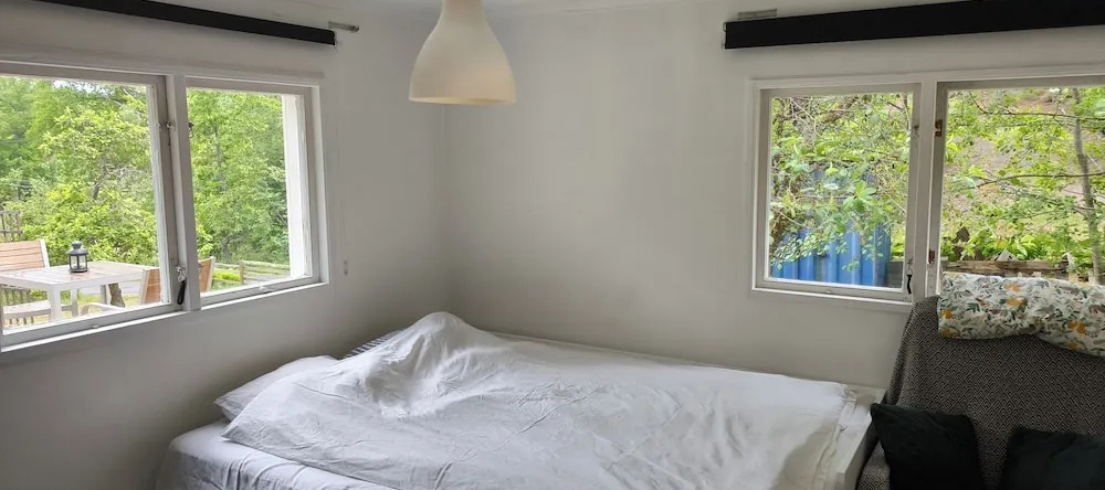 Cozy Tiny House Retreat In Stockholm Archipelago, Тиреше — фото 1