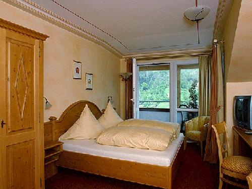 Hotel-Restaurant Bergfriedel, 比勒塔尔 — 照片 1