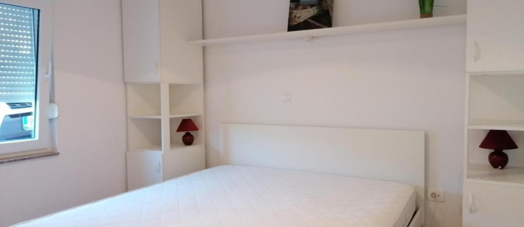 Apartments Dante Domus Aurea, Milna — photo 1