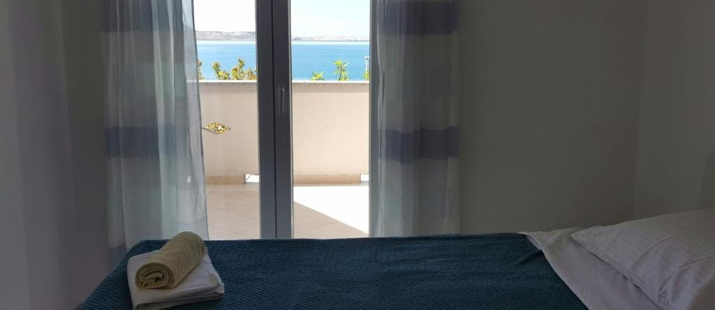 Apartments Near Sea, Metajna — photo 1