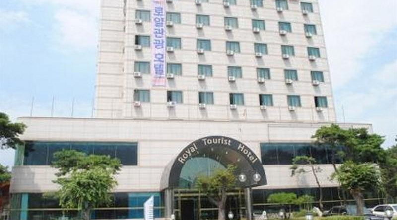 Royal Tourist Hotel, Пхёнтхэк — фото 1
