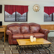 Super 8 by Wyndham Muscatine, Muscatine — photo 4