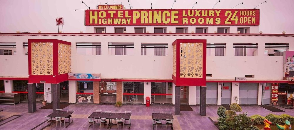 Hotel Highway Prince, Котпутли — фото 1