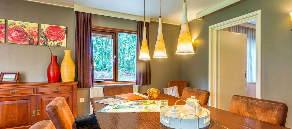 Sun Kissed Bungalow In Uden With Sauna, Hot Tub, Terrace, Уден — фото 1