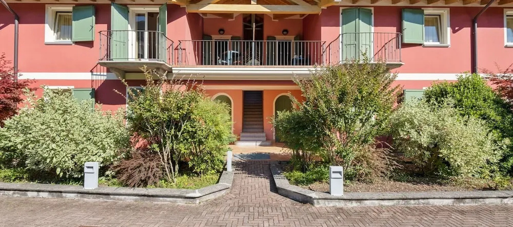 Apartment on Lake Idro With Pool, 伊德罗 — 照片 1