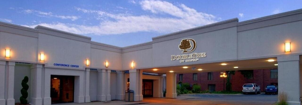 DoubleTree by Hilton Hotel Grand Rapids Airport, 大急流城 — 照片 1