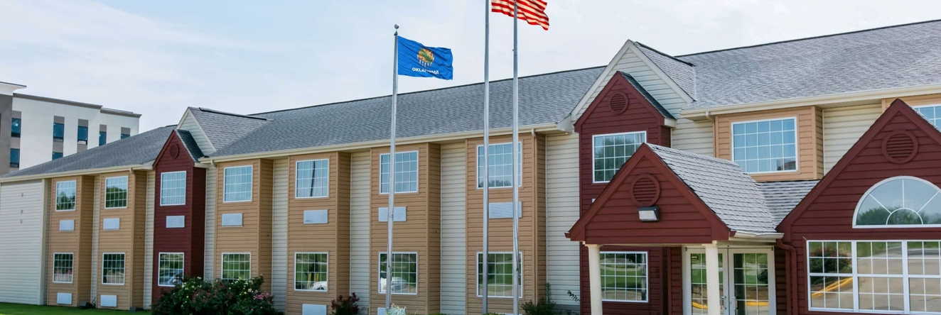 Days Inn & Suites by Wyndham Pryor, 拉斯塔 — 照片 1