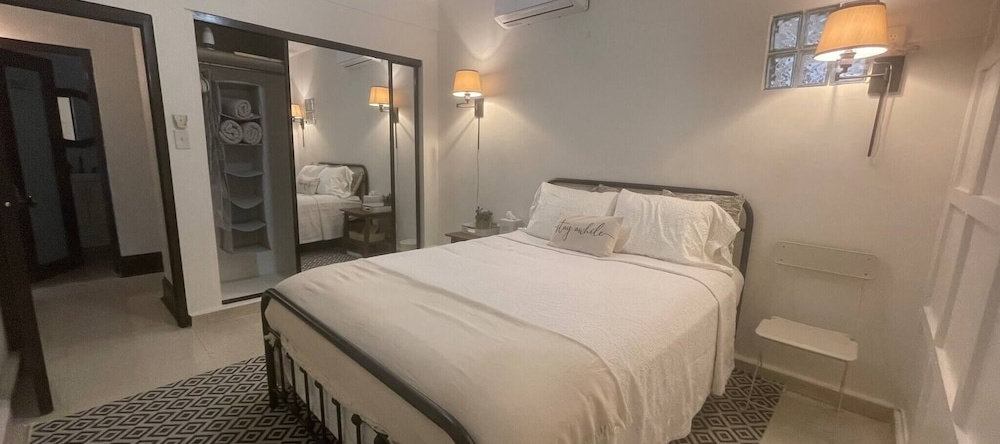 Pr Pvt Rm 5 Qn Bed Gated Comm Easy Parking, 古拉博 — 照片 1
