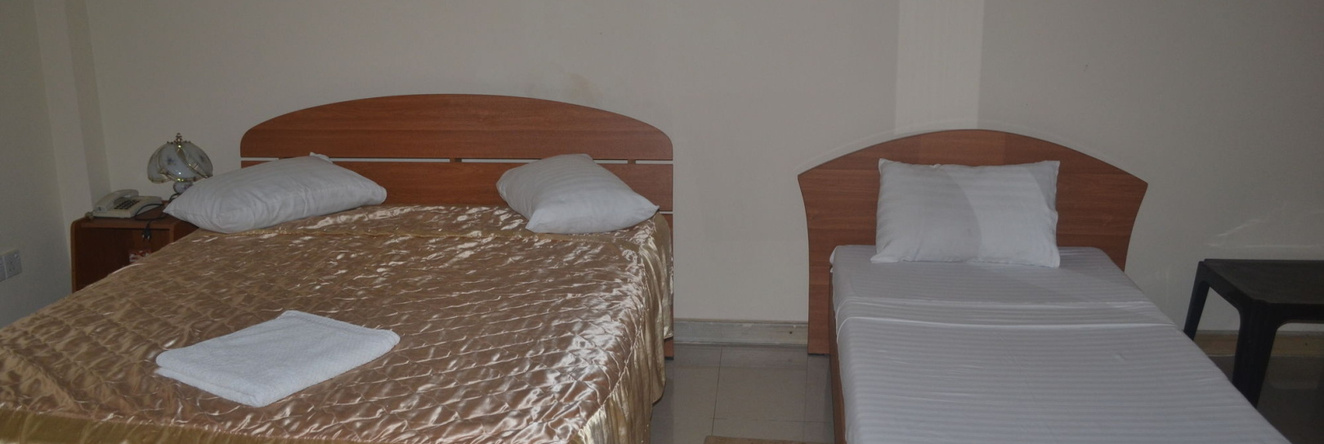 Thampa Tourist Hotel in Vavuniya, 瓦武尼亚 — 照片 1