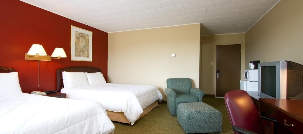 Ridgetown Inn, Chatham — photo 1
