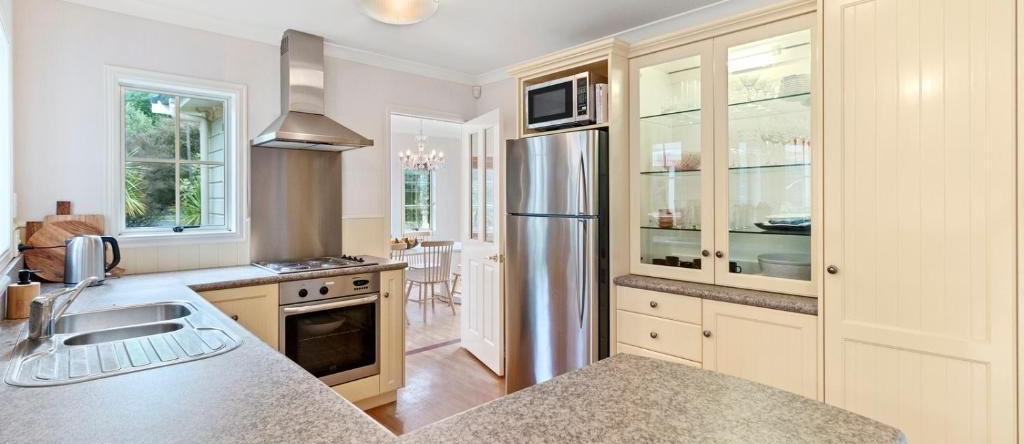 The Manor - Bowentown Holiday Home, Athenree — photo 1