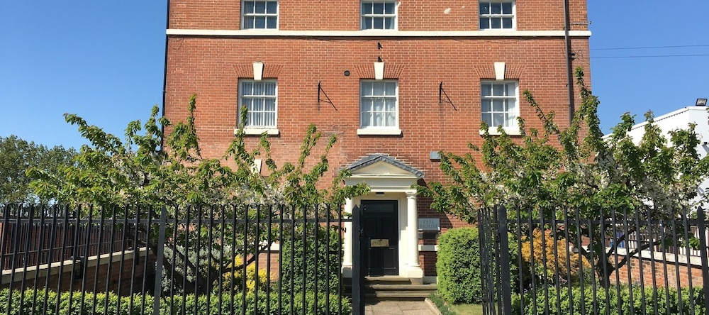 Peel House Apartments, 特伦特河畔伯顿 — 照片 1