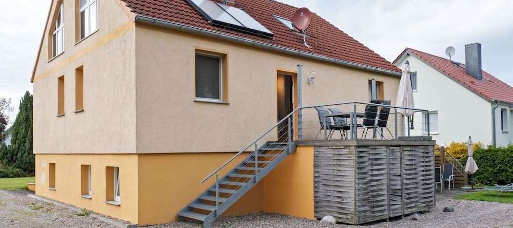 Snug Apartment in Kalkhorst with Terrace near City Center, 大施万塞 — 照片 1