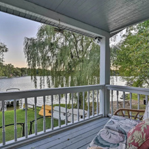 Cozy Lakefront Lapeer House W/ 2 Paddle Boats!, Лапир — фото 3
