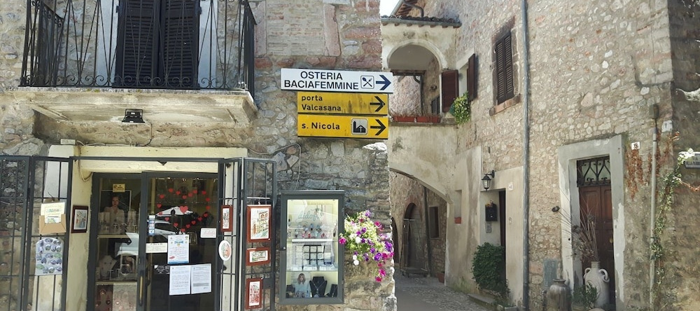 Casa de Maddalena - Antica Torre del Nera, 斯凯吉诺 — 照片 1