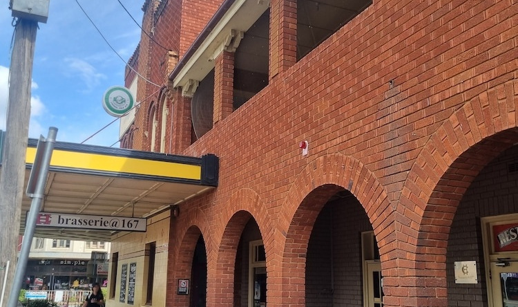Commercial Hotel, 扬 — 照片 1