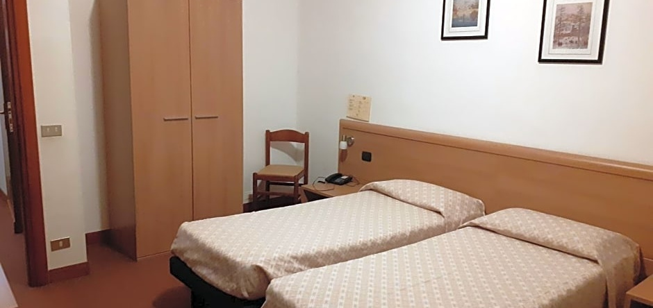 Hotel Ristorante Cicin, Casale Corte Cerro — photo 1