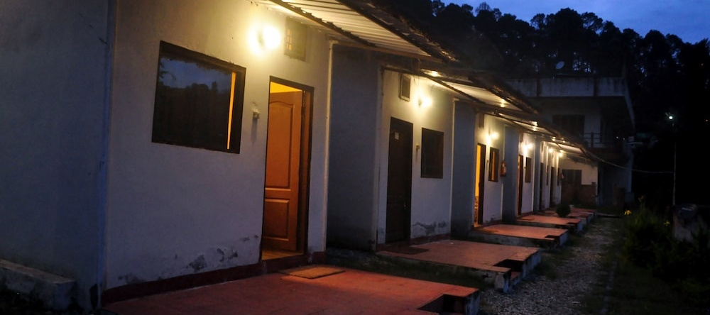 V Resorts Pavani Barkot, 乌塔尔卡希 — 照片 1