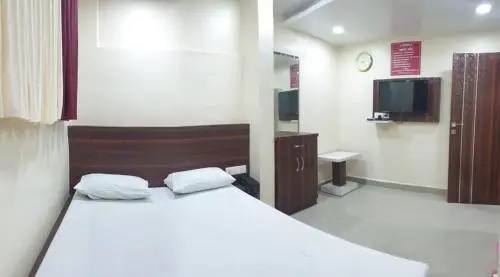 Yashraj Lodge, Барамати — фото 1